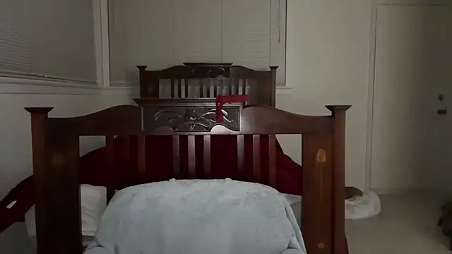 YUMIandbigWOLF online show from February 3, 6:22 am