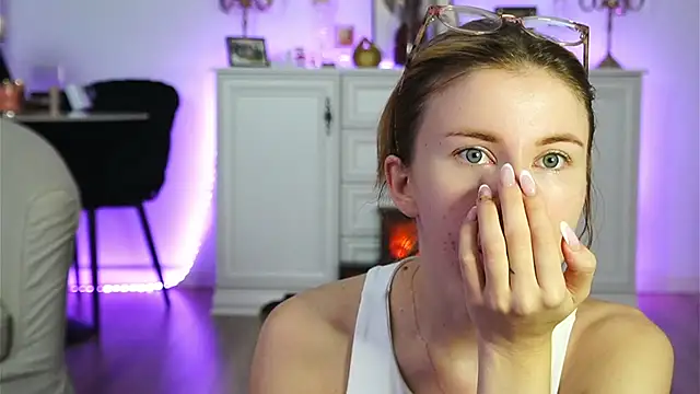 ivyleague  online show from October 28, 5:13 am