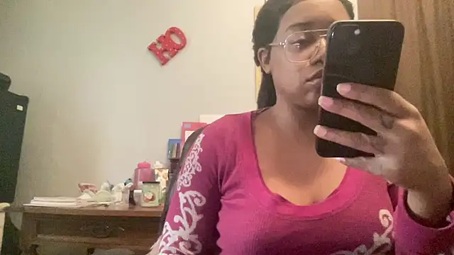 MommyConfident online show from November 29, 8:24 pm