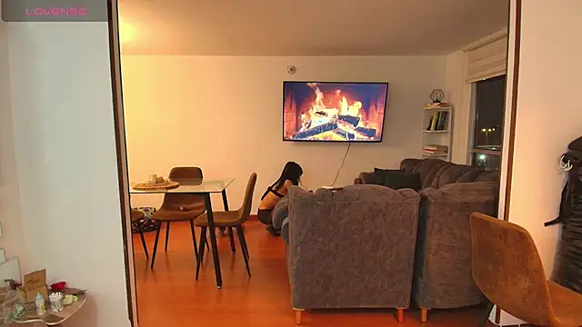 samy jonnes  online show from April 16, 12:11 am