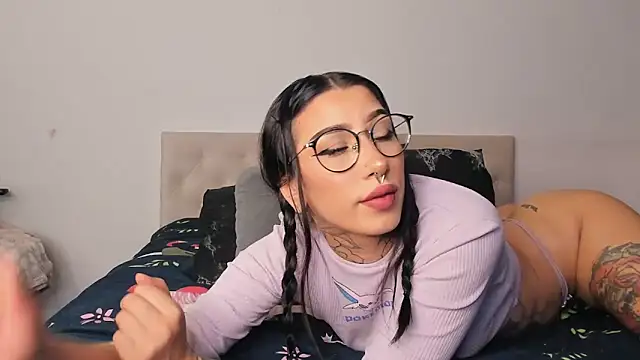 Lilith Lux online show from November 21, 8:33 pm