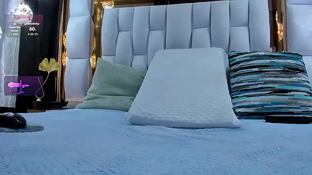 RileySweett online show from December 4, 11:56 am