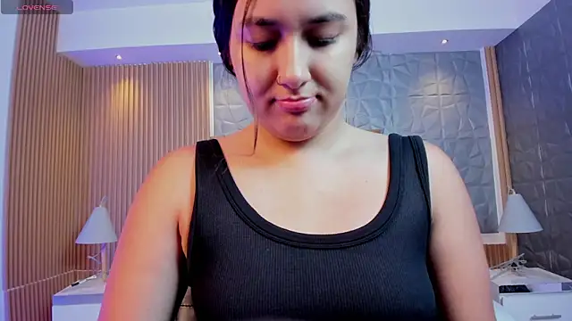 paulina sweett  online show from April 2, 12:02 pm