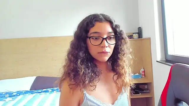 uniquerossie online show from October 10, 9:14 am