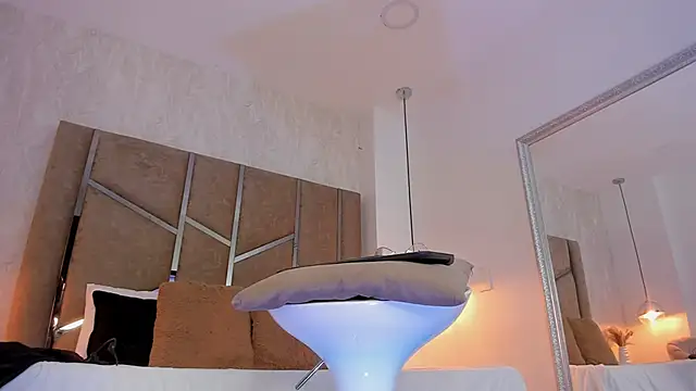 Martinaa Jones  online show from March 3, 12:44 pm