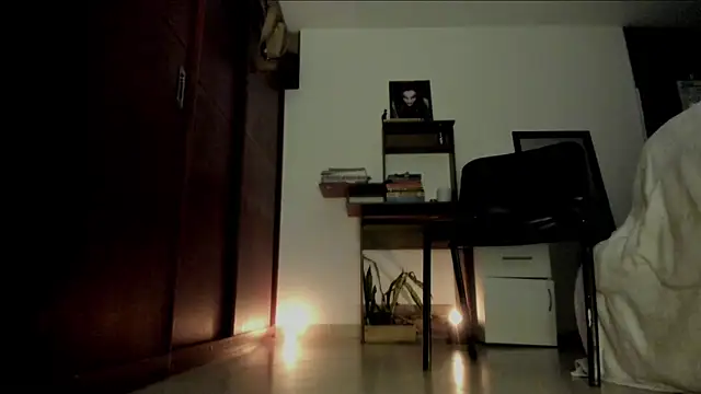 Lucyerobbie online show from June 2, 7:31 am