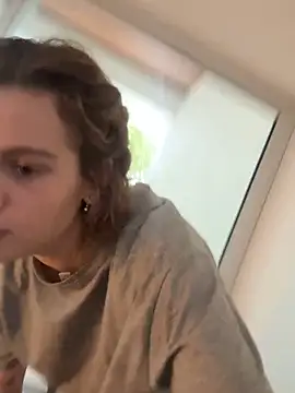 EmiliaCatalina online show from February 15, 5:01 pm