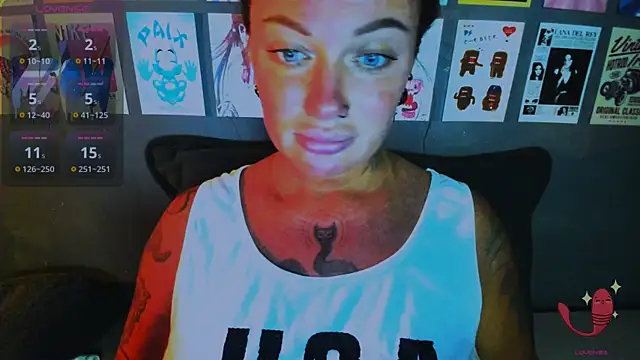 EllieOz online show from April 6, 4:52 pm