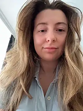 curvyflawless online show from April 24, 8:50 am