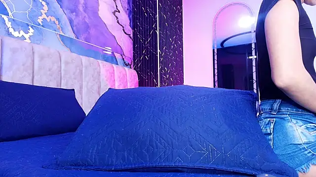 arl chloee online show from April 22, 3:14 am