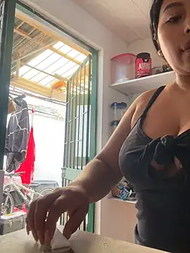 emmyjhonson07 online show from February 11, 4:30 pm