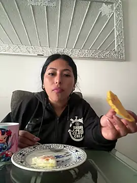 emmyjhonson07 online show from February 4, 1:14 pm