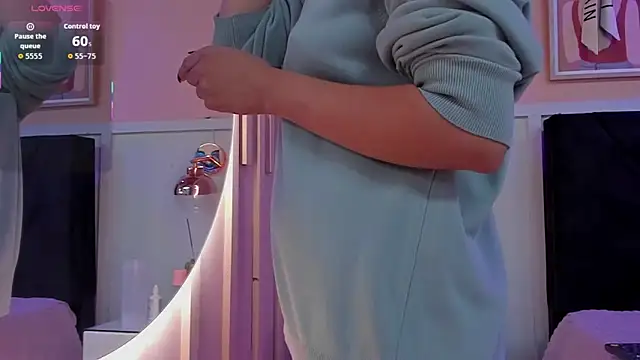 chloe watson  online show from November 21, 8:11 pm