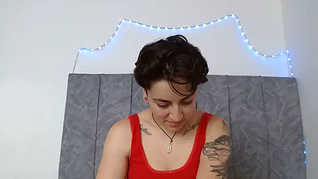 Snapshot of linda_33 chatting on September 17, 7:01 pm linda 33 online show from September 17, 7:01 pm