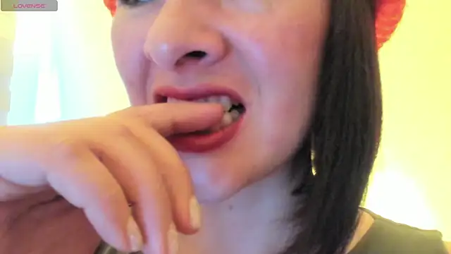 queen fetish online show from September 25, 6:50 pm