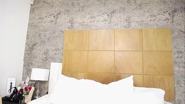 JainaRogers online show from September 16, 4:37 pm