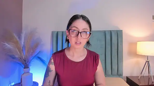Emilywatsonn online show from June 6, 12:39 am