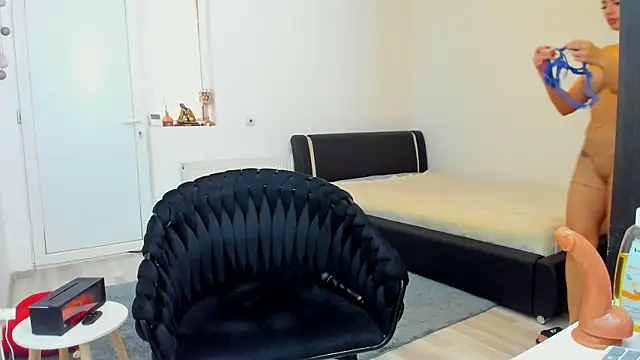 ElsaBby online show from February 4, 12:30 pm