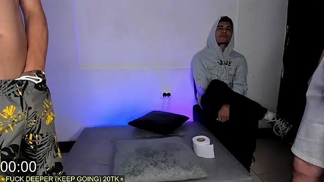 Threesome-no-mercy online show from February 24, 1:27 am