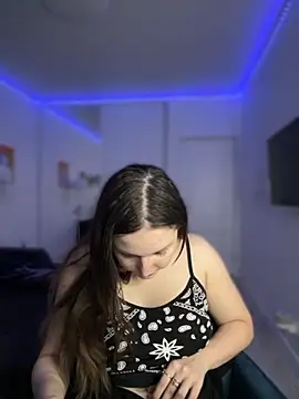 HoneySweetBee online show from November 21, 11:40 pm