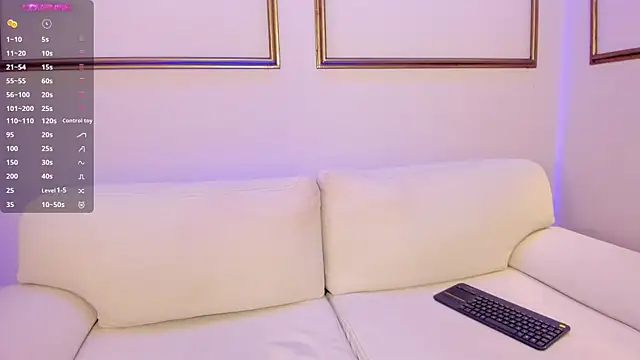 lexiethompson  online show from April 14, 12:38 pm