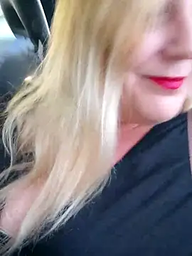 BecciDeluxe online show from February 5, 5:16 pm