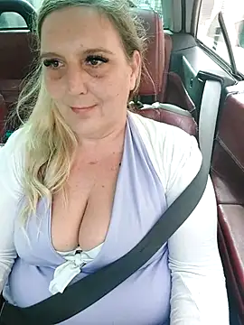 BecciDeluxe online show from October 29, 1:58 pm