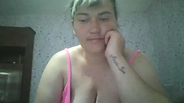HollyLaBerry online show from June 28, 6:53 am