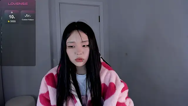 Snapshot of hee_young11 chatting on October 2, 10:04 pm hee young11 online show from October 2, 10:04 pm