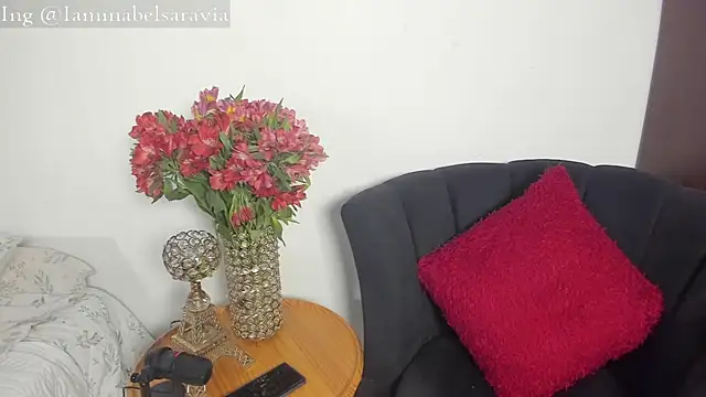 mabelsaravia online show from November 21, 6:10 pm