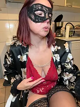 la petite prunette69 online show from October 29, 9:28 pm