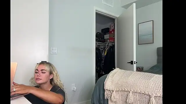 ElenaErickson online show from March 18, 8:36 pm