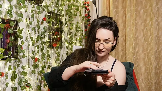 NaughtYHomemadE online show from February 19, 10:30 pm