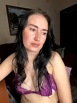 Roxana Bell online show from November 18, 8:10 pm