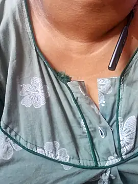 Snapshot of Ravina_patil1 chatting on September 21, 5:22 pm Ravina patil1 online show from September 21, 5:22 pm