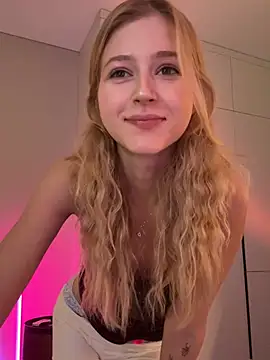 LunaRase online show from June 12, 1:19 pm
