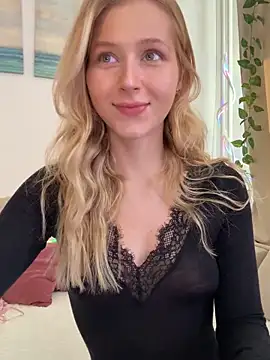 LunaRase online show from October 8, 10:52 am