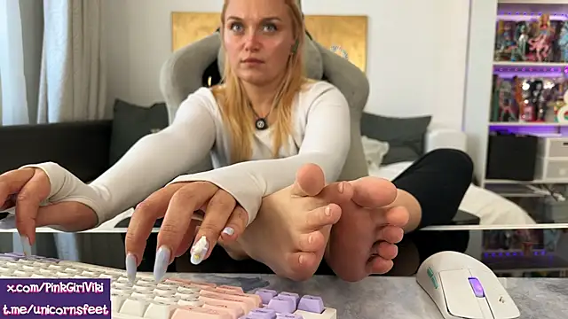 unicornsfeet online show from September 20, 11:08 am