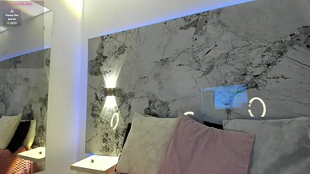 LIZ HOLMES online show from February 23, 11:20 am