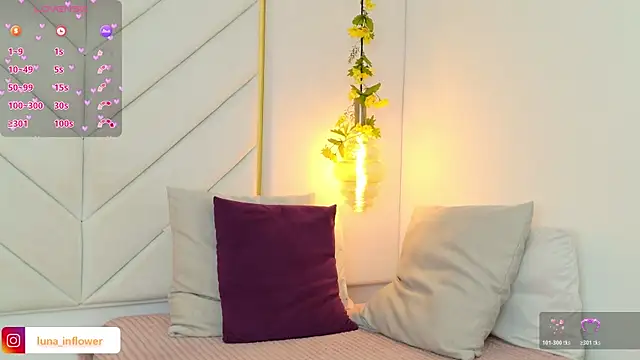 Flor delunaa online show from April 5, 1:10 pm