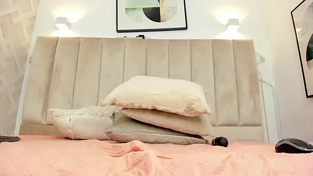 Anniie Queen online show from February 13, 4:03 am