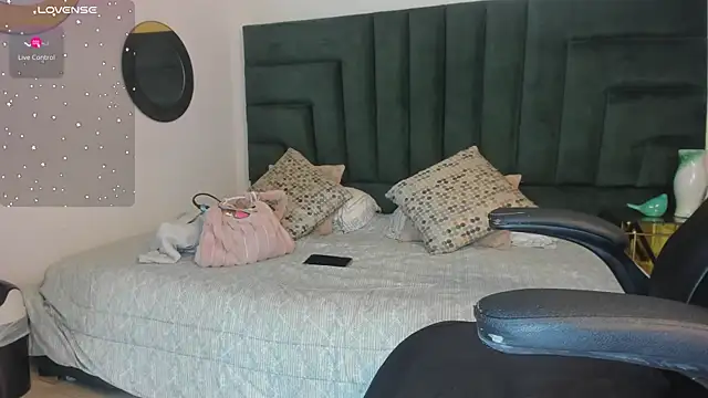 FaloonRoussel online show from October 11, 6:21 pm