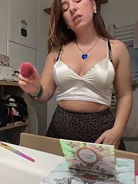 lyajoliee online show from February 23, 9:31 am