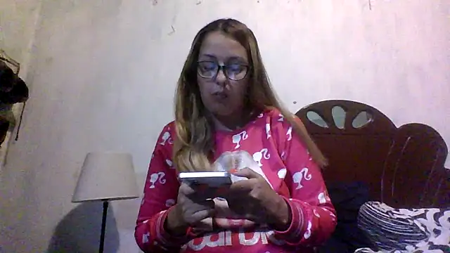 Samanthat33 online show from November 15, 10:00 pm