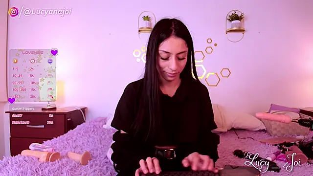 Snapshot of Lucy_joi chatting on October 15, 3:31 am Lucy joi online show from October 15, 3:31 am