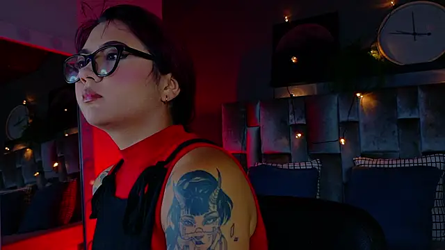 alaia-rogers online show from October 1, 11:37 am