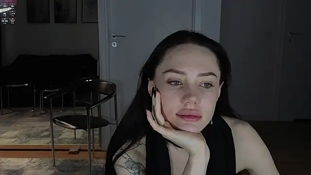 Sara Tranquil online show from November 1, 9:30 pm