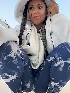 HaileyDiana online show from December 15, 10:42 am