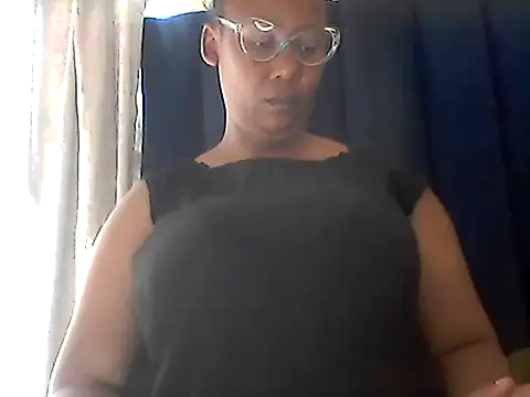 Snapshot of NippleMilkXx chatting on October 14, 6:38 am NippleMilkXx online show from October 14, 6:38 am