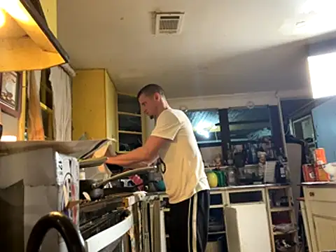 trash4cash online show from October 16, 3:09 am